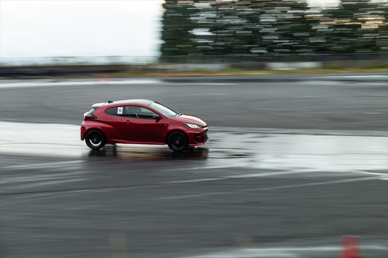 GRヤリス_ driving_07_R