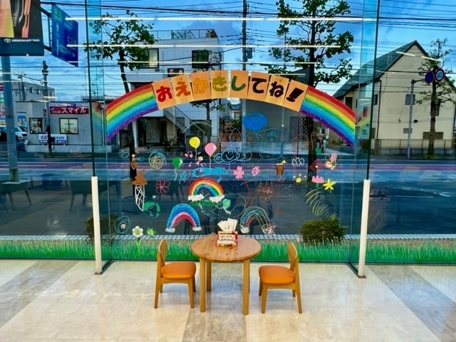 トヨタ トヨペット 北加瀬 お絵かき クレヨン 花 春 マグロ 子ども