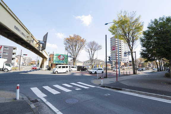 467_経路６_150m進むと国道16号に出て右折します