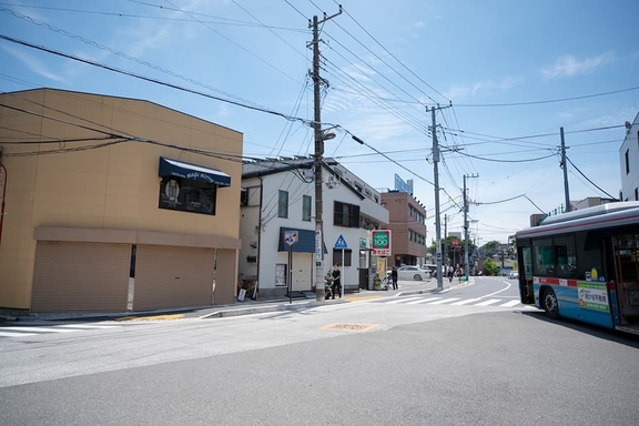 182_経路２_駅前ロータリーを右に100m進みます