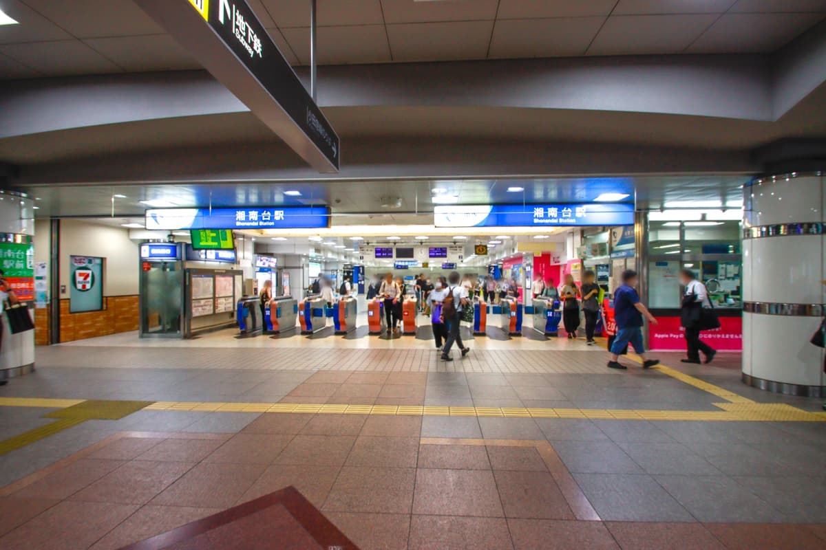 561_経路１_改札を出て東口に向かいます