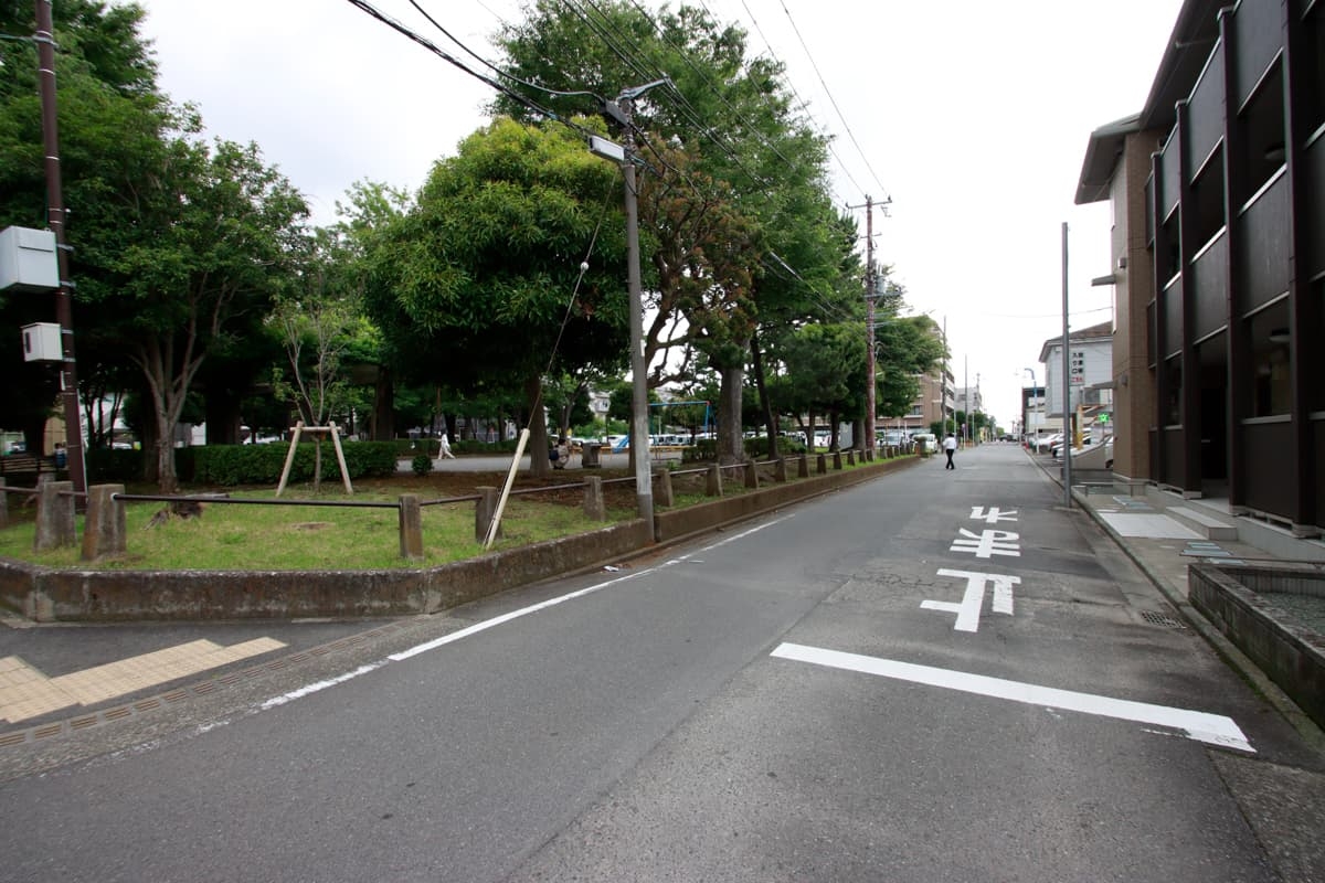 561_経路６_公園を左手に奥の道を左に曲がります