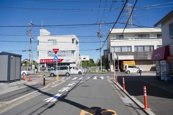 572_経路２_28_150m道なりに進み、突き当たりを左折します