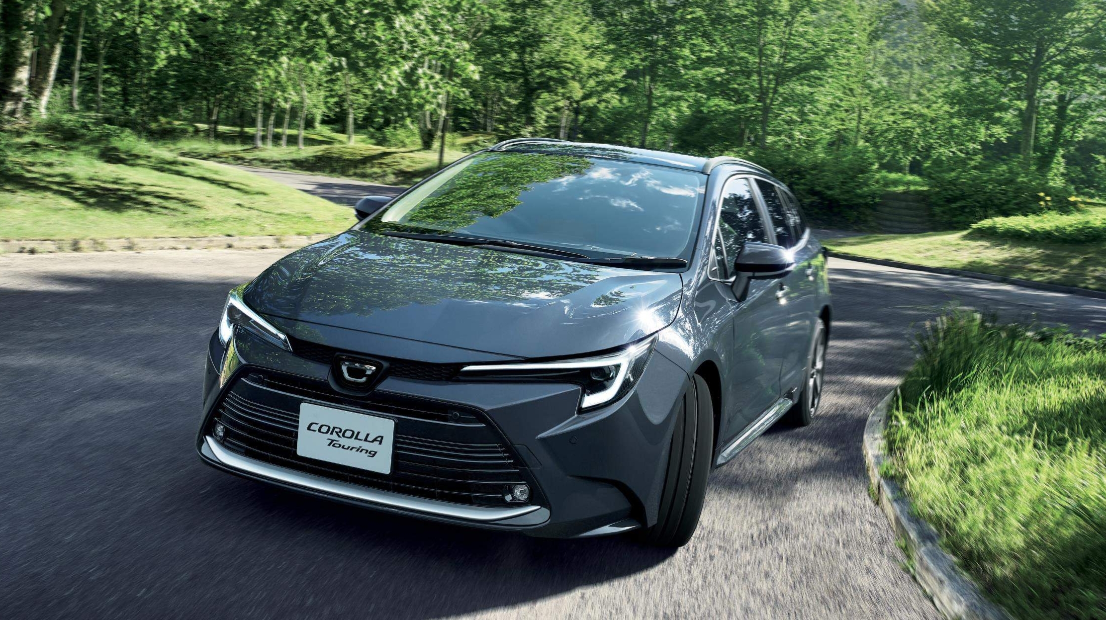 カローラツーリング ハイブリッド】価格、燃費、グレード、そして2WDと