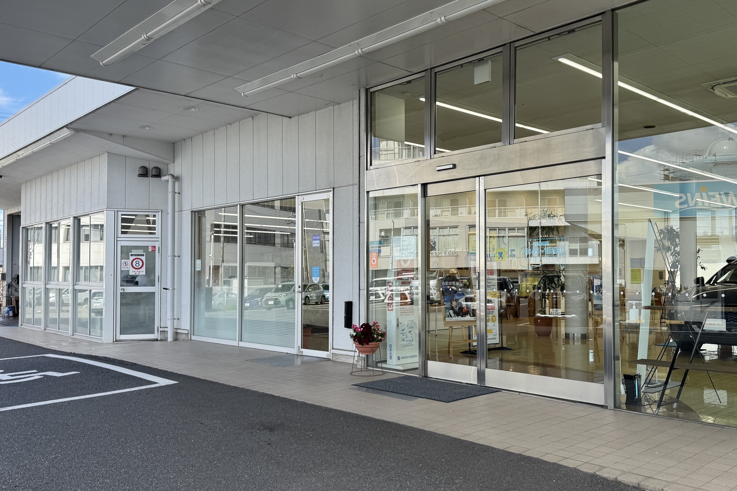 682_246伊勢原_外観（入口）