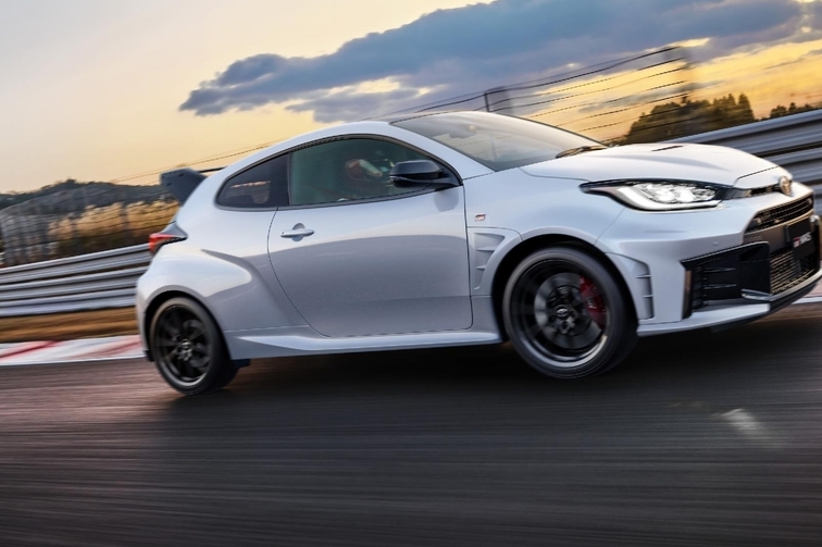 RZ“High performance” + Aero performance package［GR-DAT（8AT・4WD）］