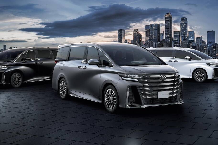 Photo（左）：Z Premier（ターボガソリン・2WD）