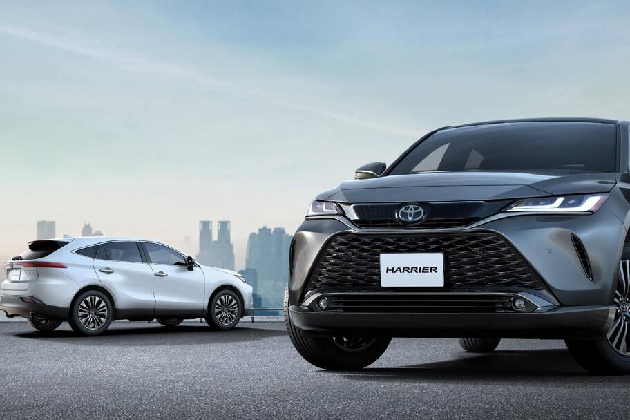 （左）：Z“Leather Package”（ハイブリッド・2WD）