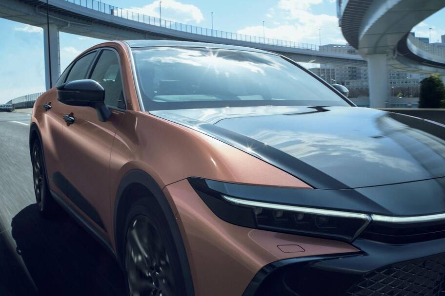 CROSSOVER Z（2.5L ハイブリッド車）