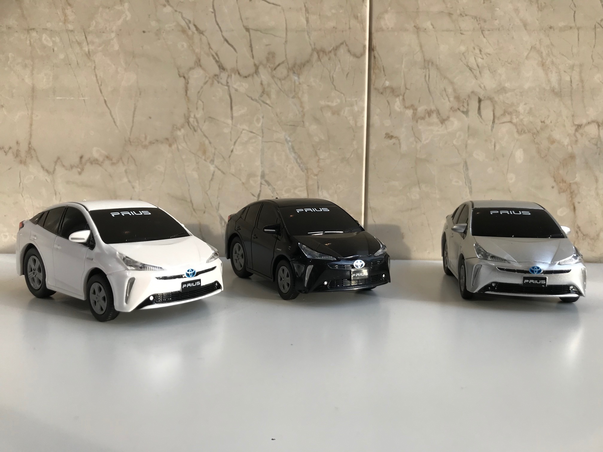 プリウス　プルバックカー　トヨタ